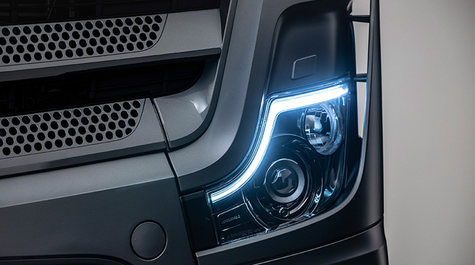 Mejor iluminación y mayor durabilidad-New Actros-DIVEMOTOR